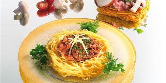 Лапша с копченой грудинкой и грибами