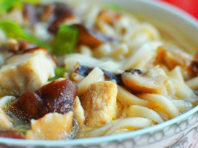 Рецепт лапши с курицей и грибами в азиатском стиле