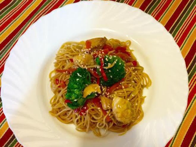 Рецепт лапши с курицей и овощами
