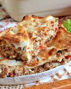 Лазанья из лаваша с фаршем и сметанным соусом