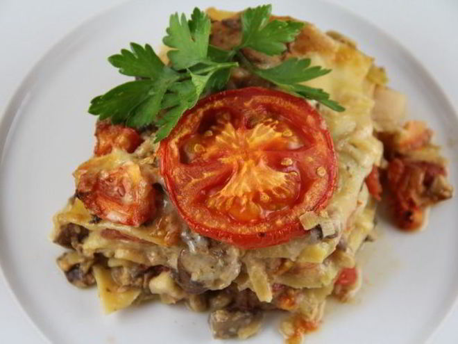 Рецепт лазаний с грибами, луком-пореем и сыром чеддер