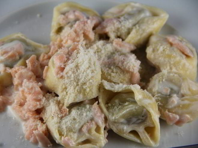 Рецепт быстрой пасты с соусом из копченого лосося