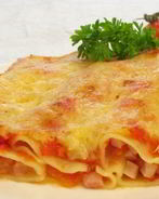 Каннеллони с беконом под томатным соусом