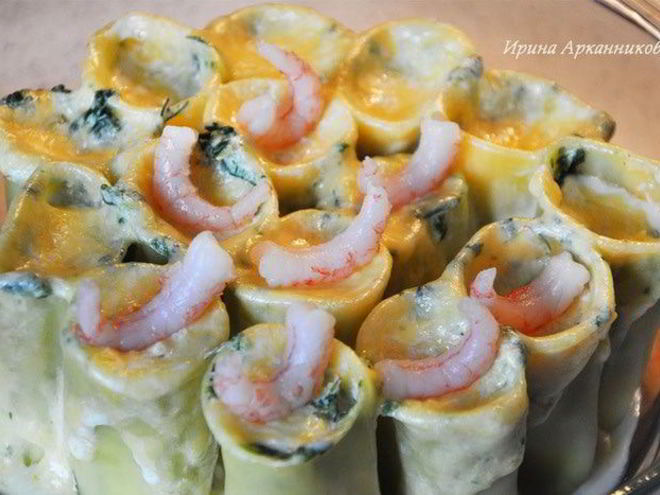 Рецепт каннеллонь с креветками и шпинатом