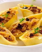 Конкильони фаршированные капустой с грибами