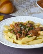 Макароны с мясом и подливой