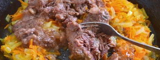 макароны с тушенкой и овощами. Шаг 5