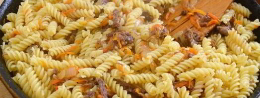 макароны с тушенкой и овощами. Шаг 8