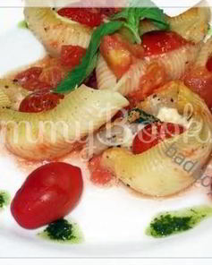 Паста Кончильони с сыром и помидорами