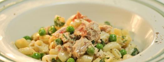 паста с беконом и консервированным тунцом в сливочном соусе. Шаг 6