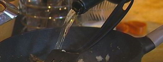 паста с грибами, цыпленком и сливочным соусом. Шаг 6