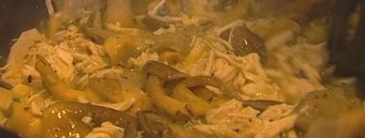 паста с грибами, цыпленком и сливочным соусом. Шаг 7