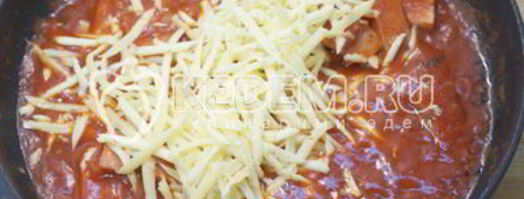паста с густой подливой из протертых помидоров с ветчиной. Шаг 3