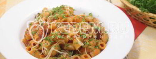 паста с густой подливой из протертых помидоров с ветчиной. Шаг 6