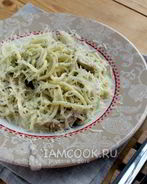 Паста с курицей и соусом песто