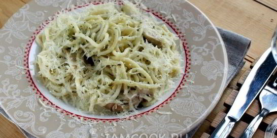 Паста с курицей и соусом песто