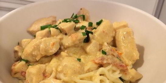 Паста с курицей в сливочном соусе