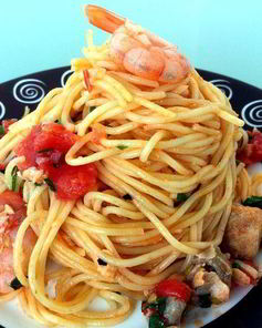 Паста с семгой и креветками