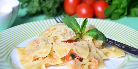 Паста с тунцом помидорами черри и базиликом