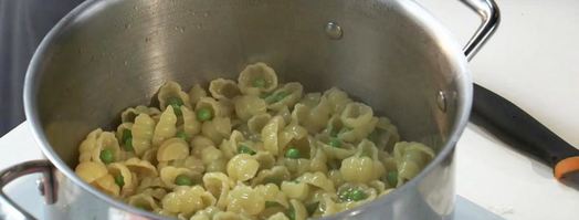 паста с зеленым горошком и тунцом. Шаг 3