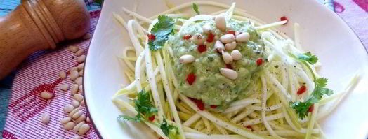 спагетти из кабачка под соусом из авокадо. Шаг 4