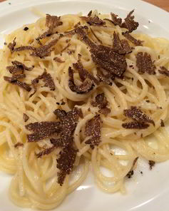 Спагетти с черным трюфелем и пекорино