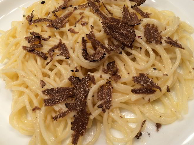 Рецепт спагетти с черным трюфелем и пекорино