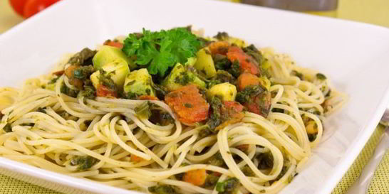 Спагетти с кабачками и шпинатом