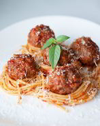 Спагетти с митболами