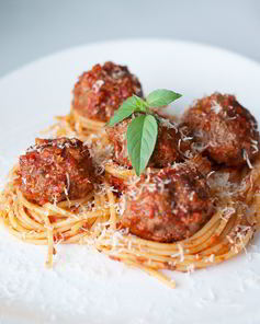 Спагетти с митболами