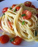 Спагетти с соусом из помидоров