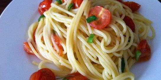 Спагетти с соусом из помидоров