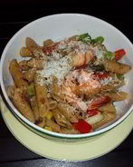 Цельнозерновые макароны с креветками и брокколи