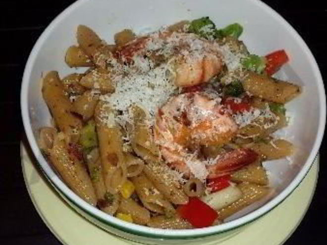 Рецепт цельнозерновых макарон с креветками и брокколи