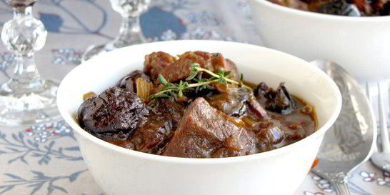 Баранина в пиве с пряными сливами