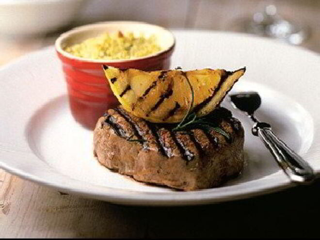 Рецепт бифштекса на гриле с печеной чечевицей