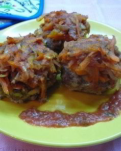 Биточки под соусом