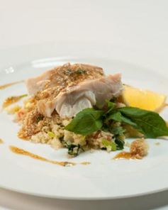 Филе трески с соусом и кускус со шпинатом