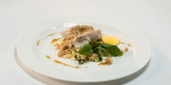 Филе трески с соусом и кускус со шпинатом