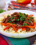 Говядина с овощами и томатами