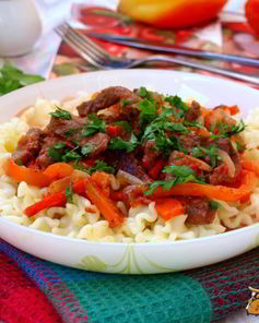 Говядина с овощами и томатами