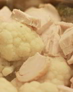 Индейка с брокколи и цветной капустой