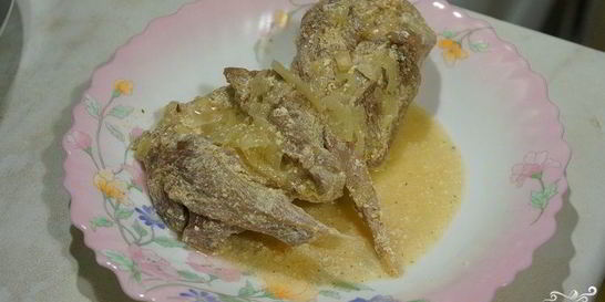 Индейка, тушеная в сметане