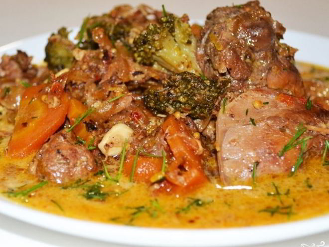 Рецепт кролика, тушенного в вине с овощами