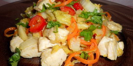Куриное филе тушеное с пекинской капустой