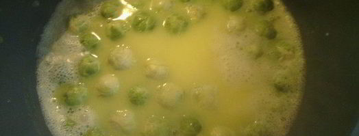 куриные голени с овощами и брюссельской капустой. Шаг 3