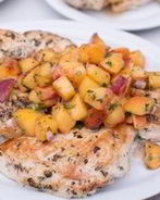 Куриные грудки с персиком