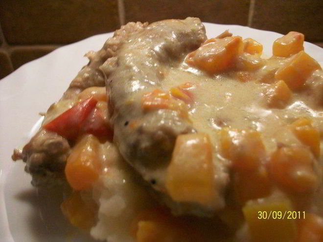 Рецепт куриных шеек с овощами в сметанном соусе