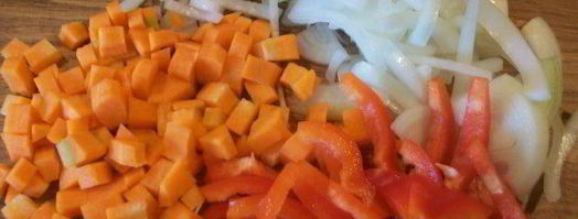 куриные шейки с овощами в сметанном соусе. Шаг 3