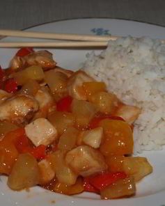 Курица с перцем и ананасами в кисло-сладком соусе